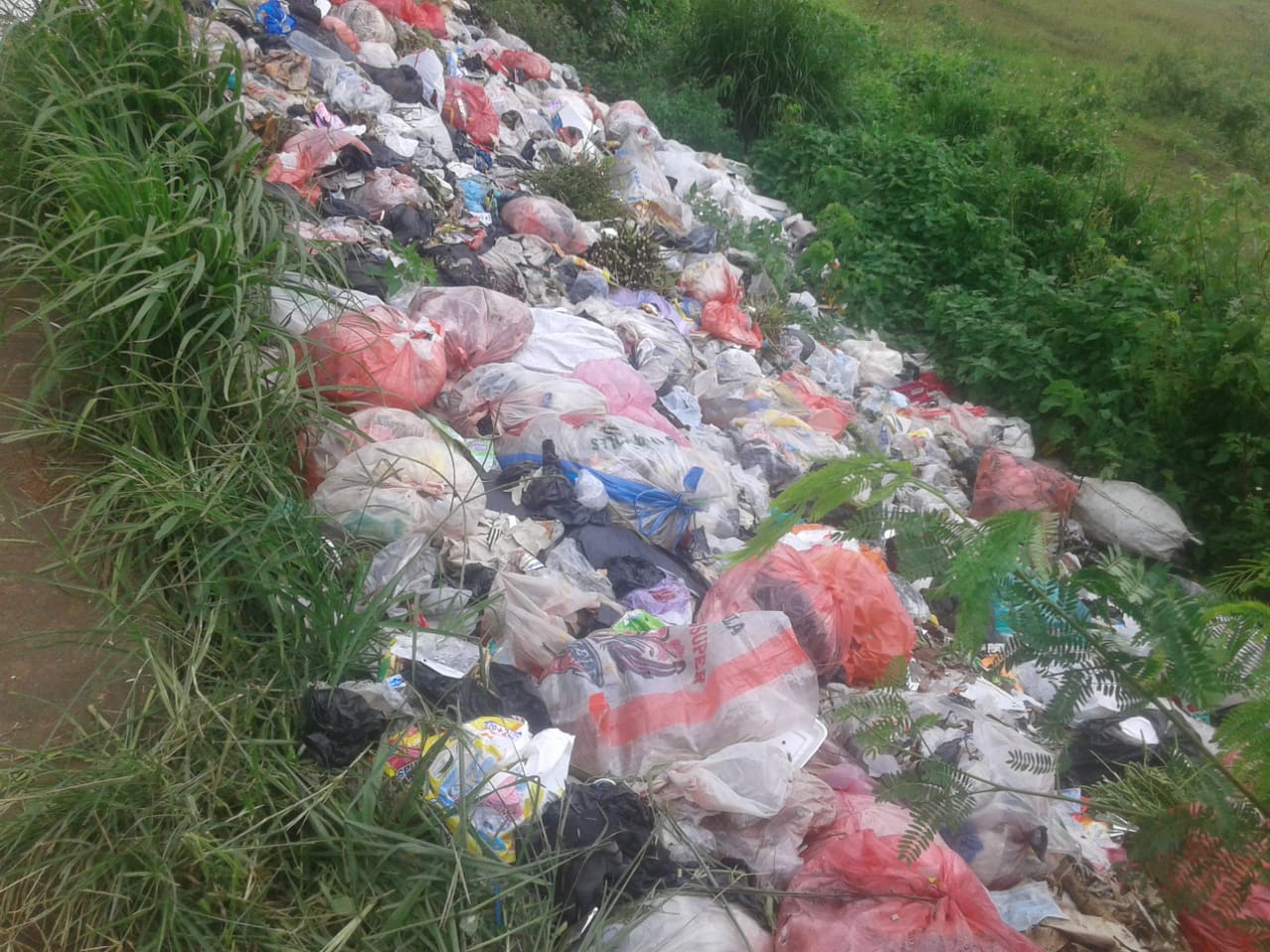 Sepelekan Masalah Sampah, Kecamatan Jayanti Tak Hiraukan Media
