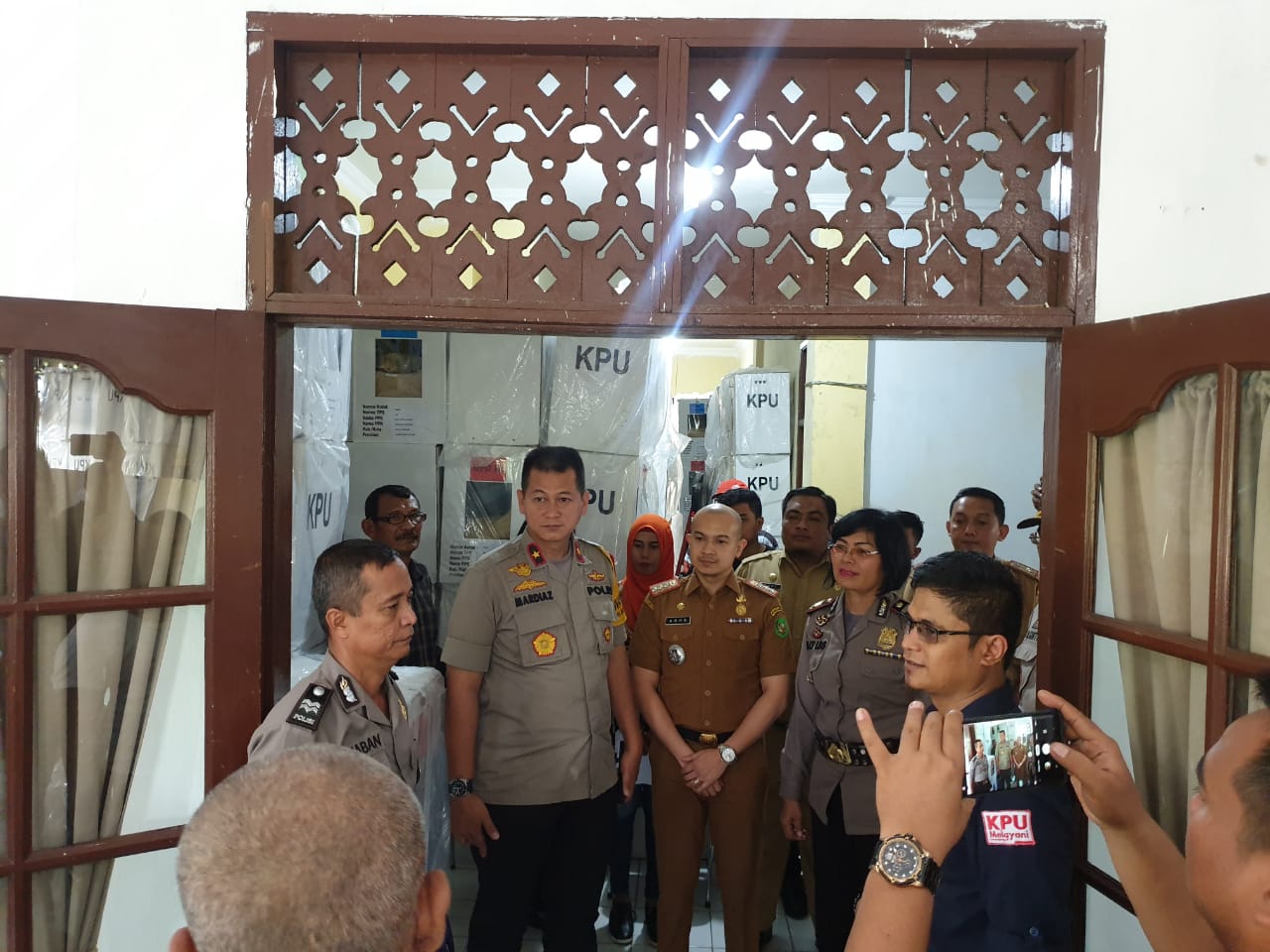 Brigjen. Pol. Mardiaz Kusin Dwihananto, S.I.K, M.Hum Cek Rekapitulasi Penghitungan Suara Di PPK Medan Petisah