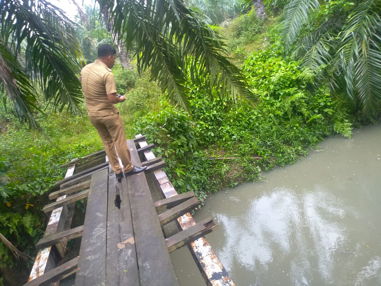 Diduga limbahnya Cemari Sungai, Warga Minta PTPN III Bongkar Muara