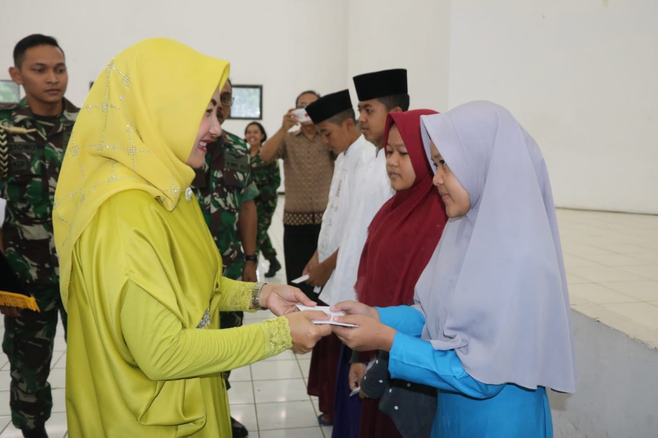 Lanud Atang Sendjaja Gelar Bukber Dengan Insan Pers dan Santuni Anak Yatim