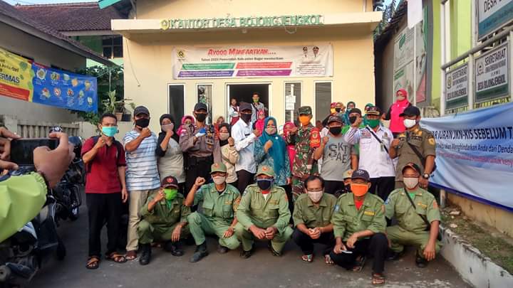 Dalam Rangka PSBB Wilayah, Pemdes Bojong Jengkol Bagikan Masker Serta Takjil Gratis