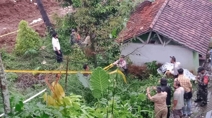 Warga Ciampea Geger, Penemuan Ranjau Darat Peninggalan Belanda.