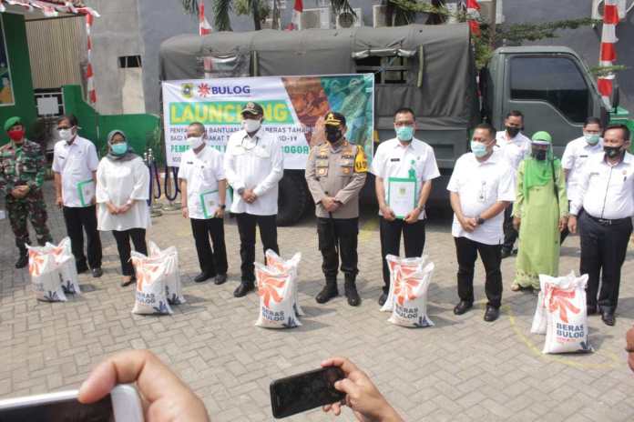 Pemkab Bogor Salurkan 18.000 Ton Beras Bansos