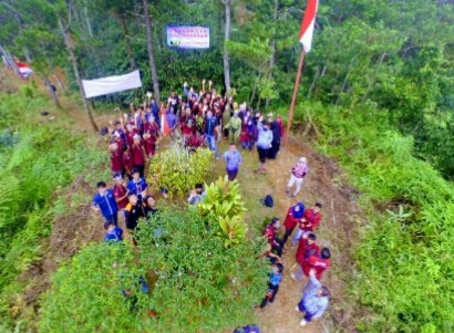 Puluhan Pendaki Padati Obyek Wisata Gunung Wagirpandan Rayakan HUT RI ke 75