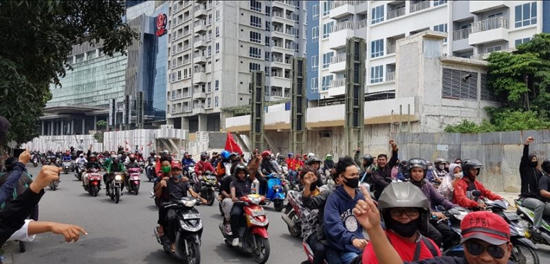 Ribuan Buruh Mulai Bergerak Tolak RUU Cipta Kerja.