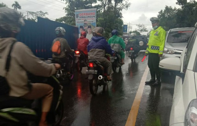 Jembatan Sigagak Amblas, Sat Lantas Simalungun Jadi Repot