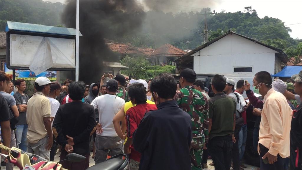 Seleksi Calon Kepala Desa Harkat Jaya Memanas, Warga Grudug Kantor Desa