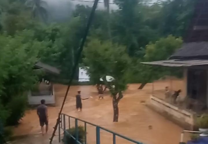 Hujan Lebat Akibatkan Banjir, Longsor dan Jembatan Putus di Pacitan