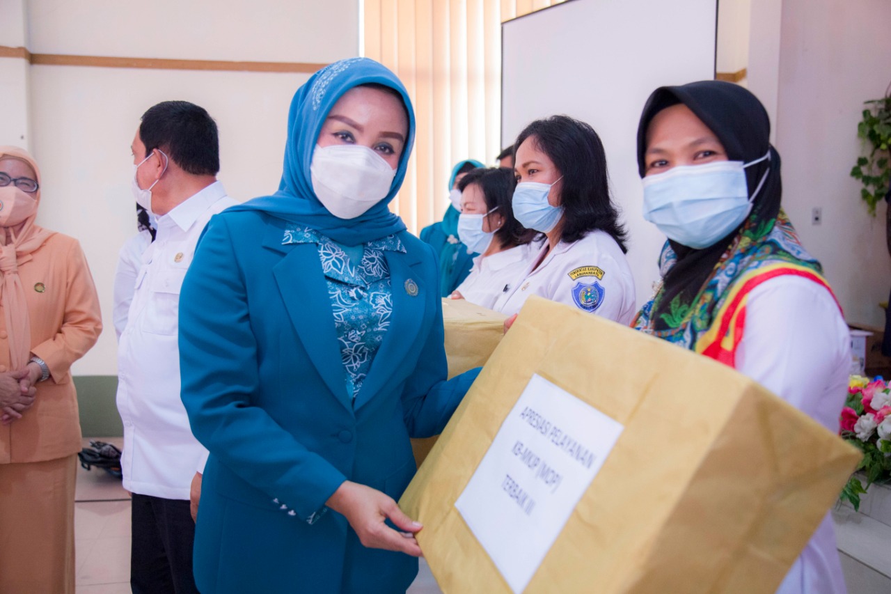 Ketua TP.PKK Labuhanbatu: ” Dua Anak Lebih Baik”