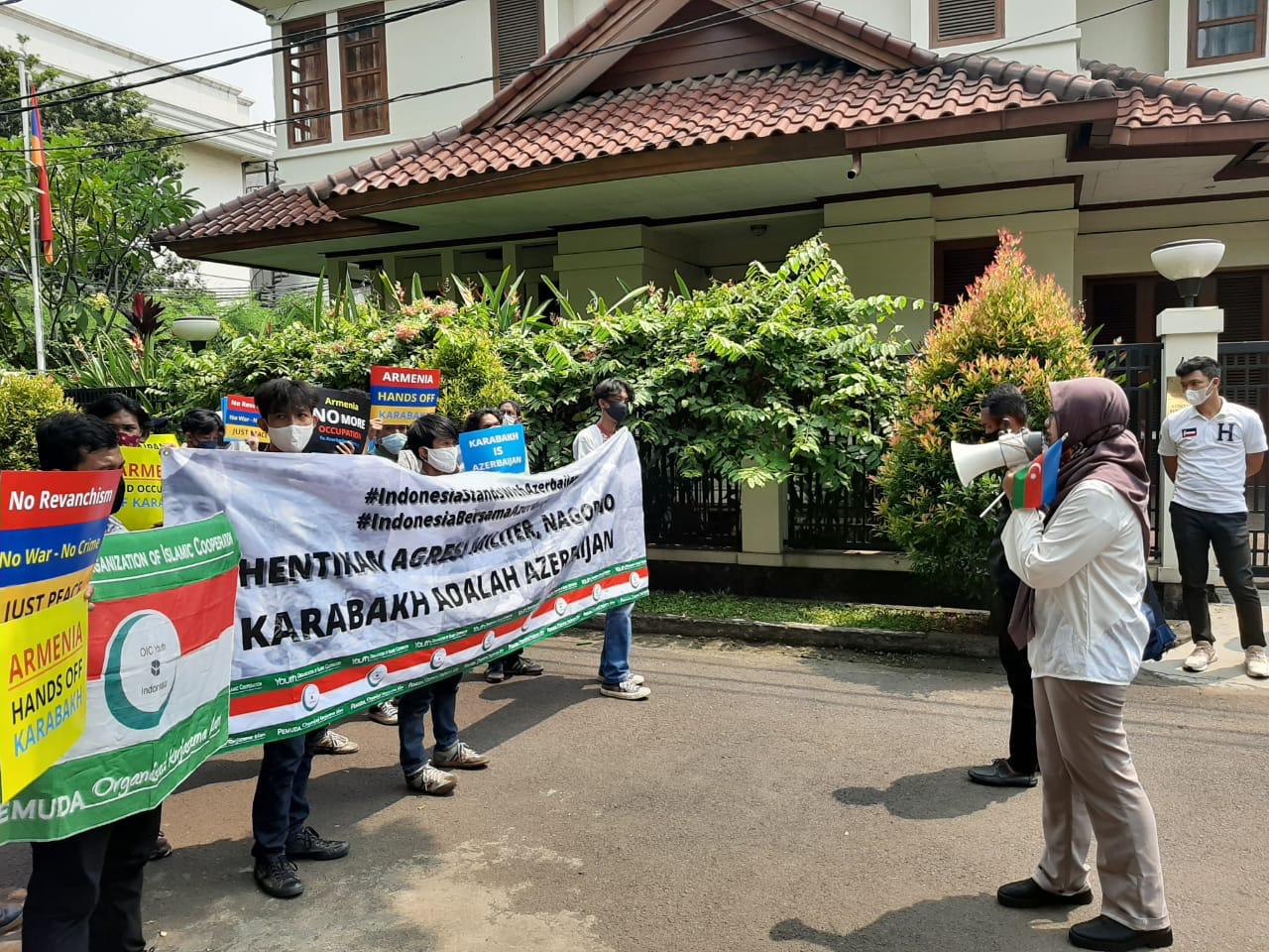 Aksi Demo Kedubes Armenia Pemuda OKI Kecam Perusakan Masjid di Karabakh