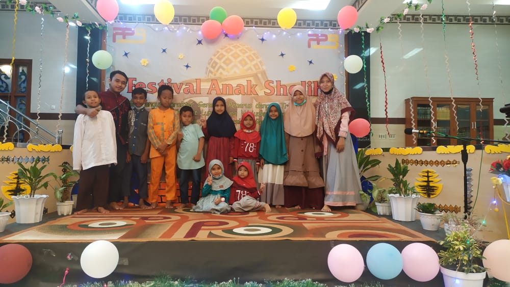 Generasi Penerus PAUD Rungkut Hadiri Festival Anak Solih