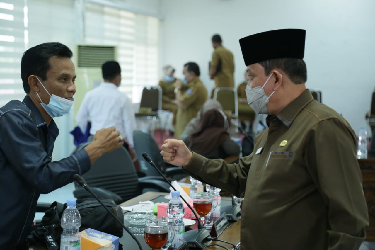 Pjs Bupati Labuhanbatu Hadiri Paripurna Penetapan Persetujuan DPRD Atas Ranperda APBD Labuhanbatu T.A 2021