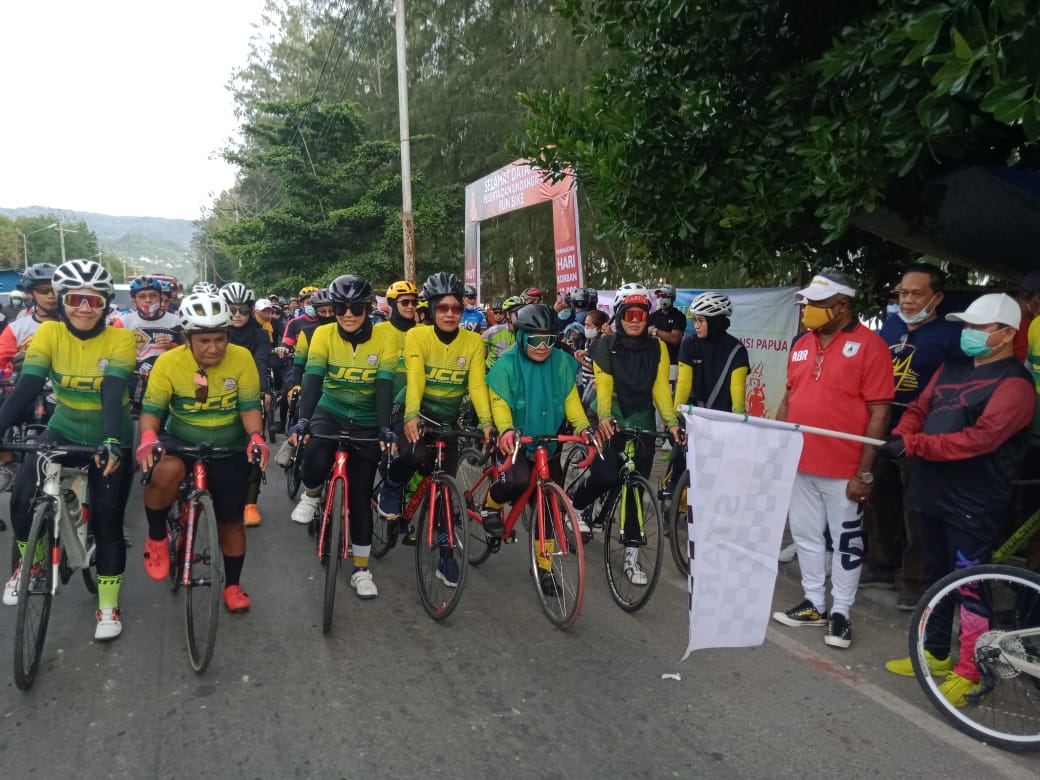 Ratusan Club Sepeda Meriahkan Acara Fun Bike Yang Digelar Oleh BPW KKSS Kabupaten Jayapura
