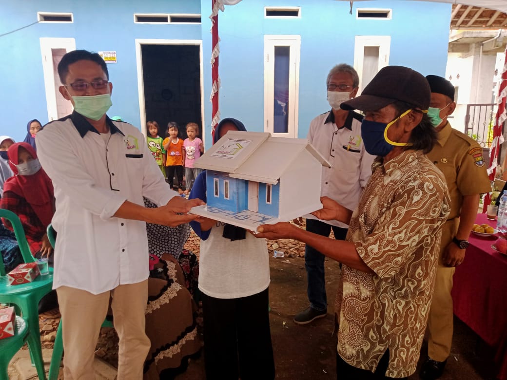 50 unit rumah di Program Gebrak Pakumis Kab.Tangerang TA 2020 di Kecamatan Jayanti resmi Diserahterimakan 