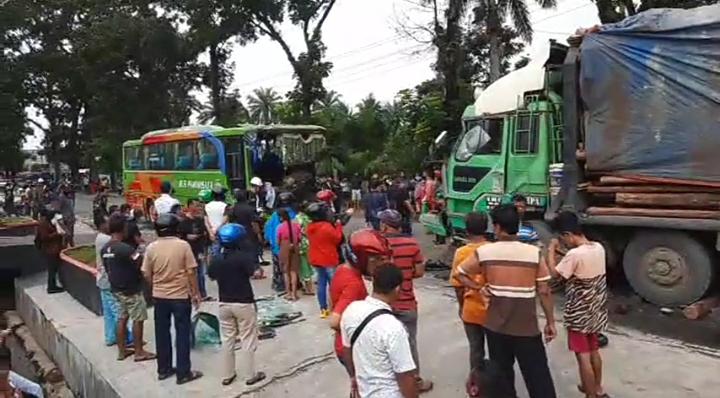 Laka Lantas di Depan Korem, 2 Orang Mengalami Luka Berat