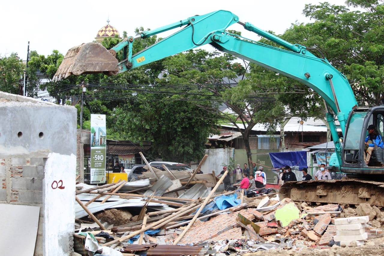 Batas Waktu Telah Habis, Pengosongan Lahan Cebolok Mulai Dilaksanakan