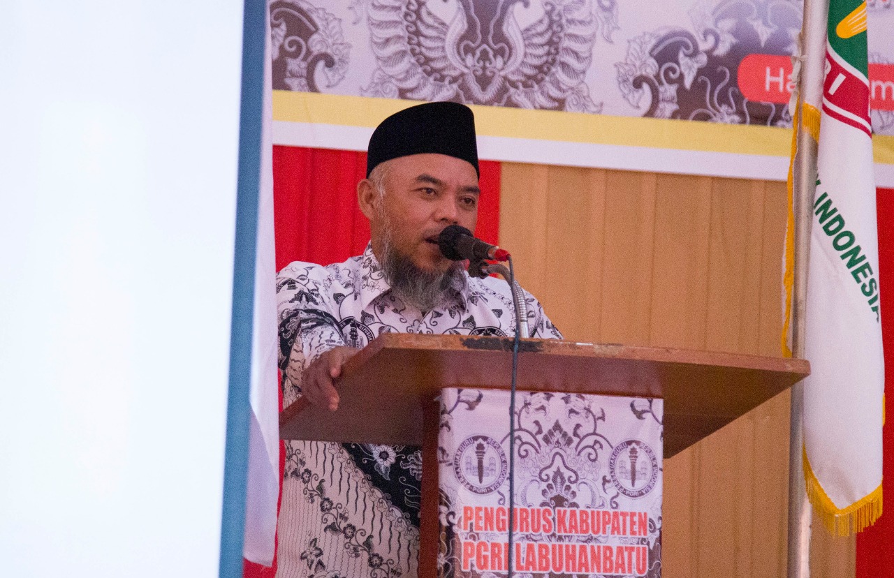 Bupati Labuhanbatu Menghadiri Pelantikan Pengurus PGRI Kabupaten Labuhanbatu Periode 2020-2025