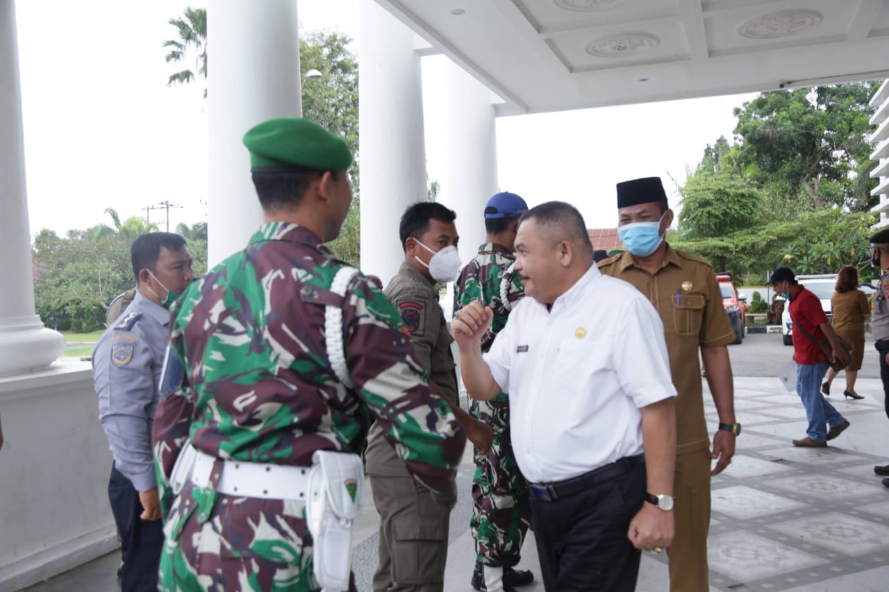 Sekdakab Labuhanbatu Pimpin Apel Penjemputan Vaksin Covid-19