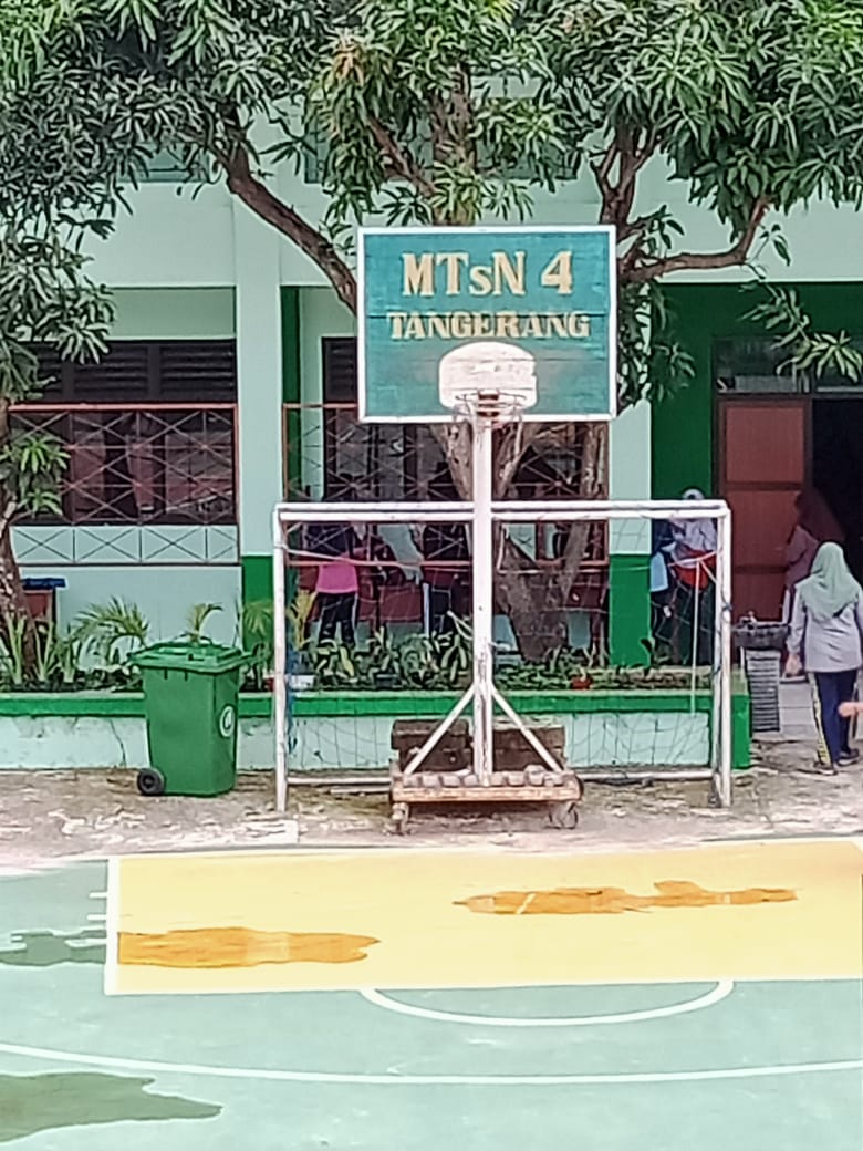 Tembok Gedung MTSN 4 Tangerang Cat nya Banyak Yang Terkelupas, Padahal Baru Sebulan Direhab