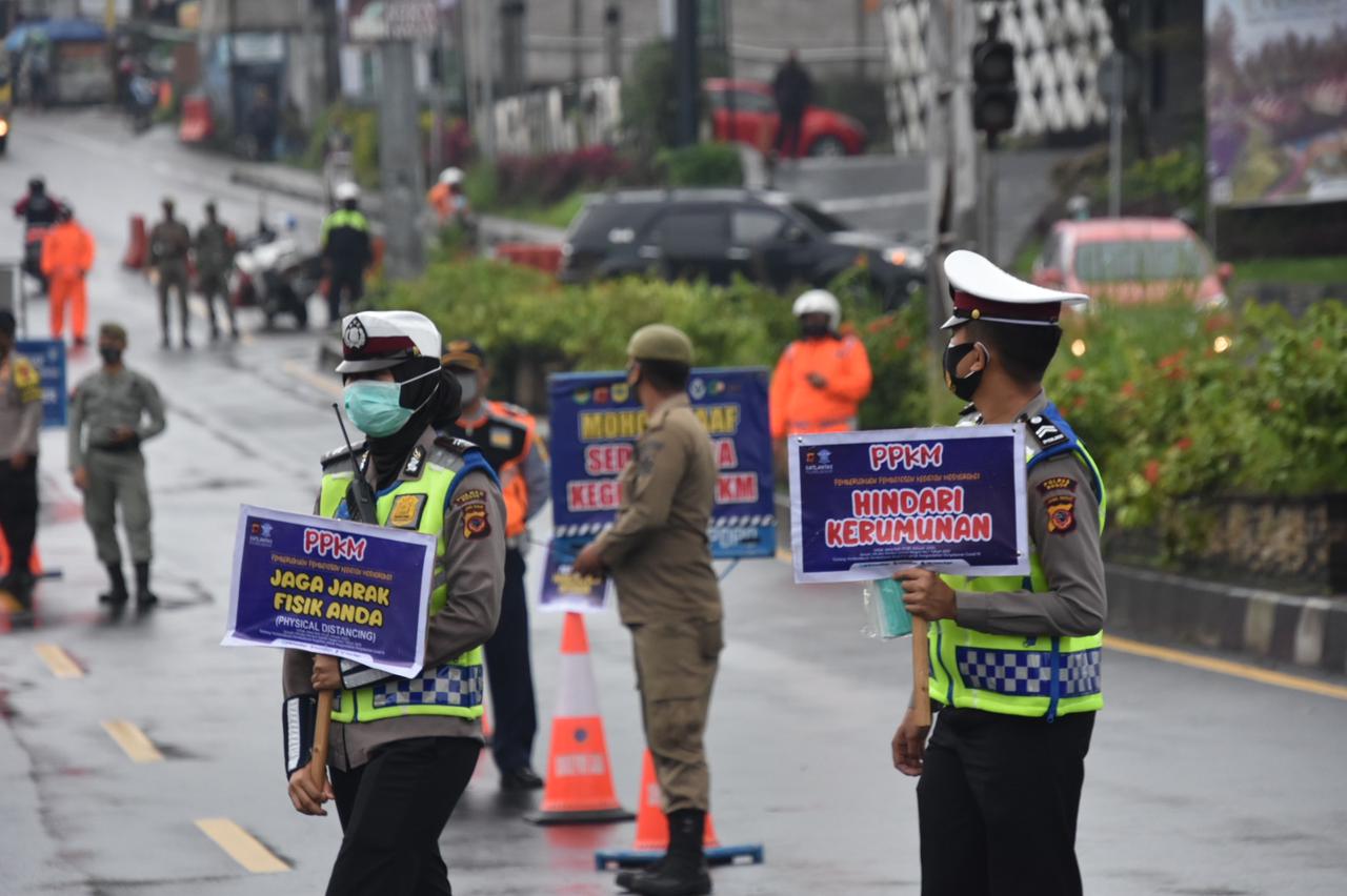 Pekan Pertama Pemberlakuan Checkpoint PPKM, Lebih dari 300 Kendaraan Menuju Puncak di Putar Balik