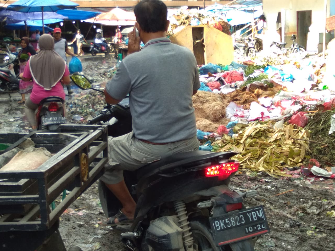 Sudah Dua Hari, Truk Penuh Sampah Nonggok di PDU