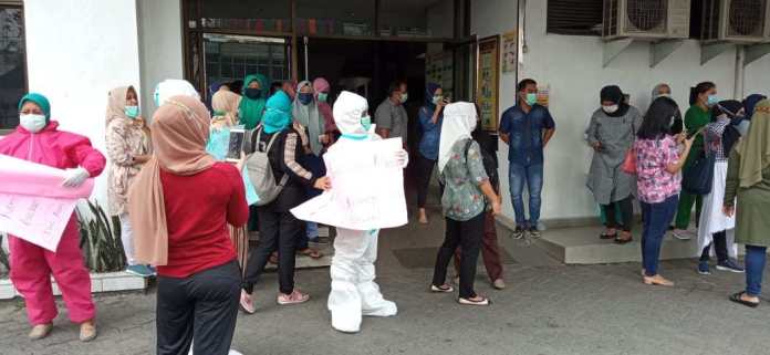 Medis RS Permata Bunda Demo Tuntut 2 Bulan Gaji