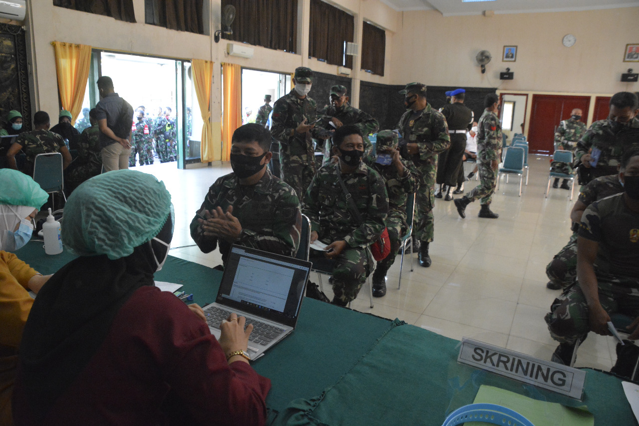 Pelaksanaan Vaksinasi Tahap II TNI Jajaran Korem 061/SK dipantau Oleh Brigjen TNI Achmad Fauzi