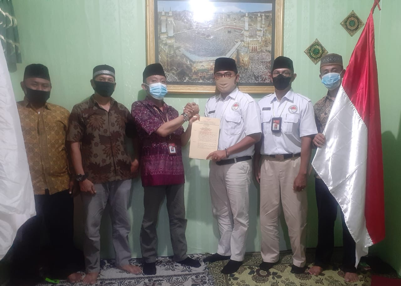 Ketua Umum Ormas KOMANDO HAM Serahkan SK Kepengurusan DPC Kecamatan Cileungsi