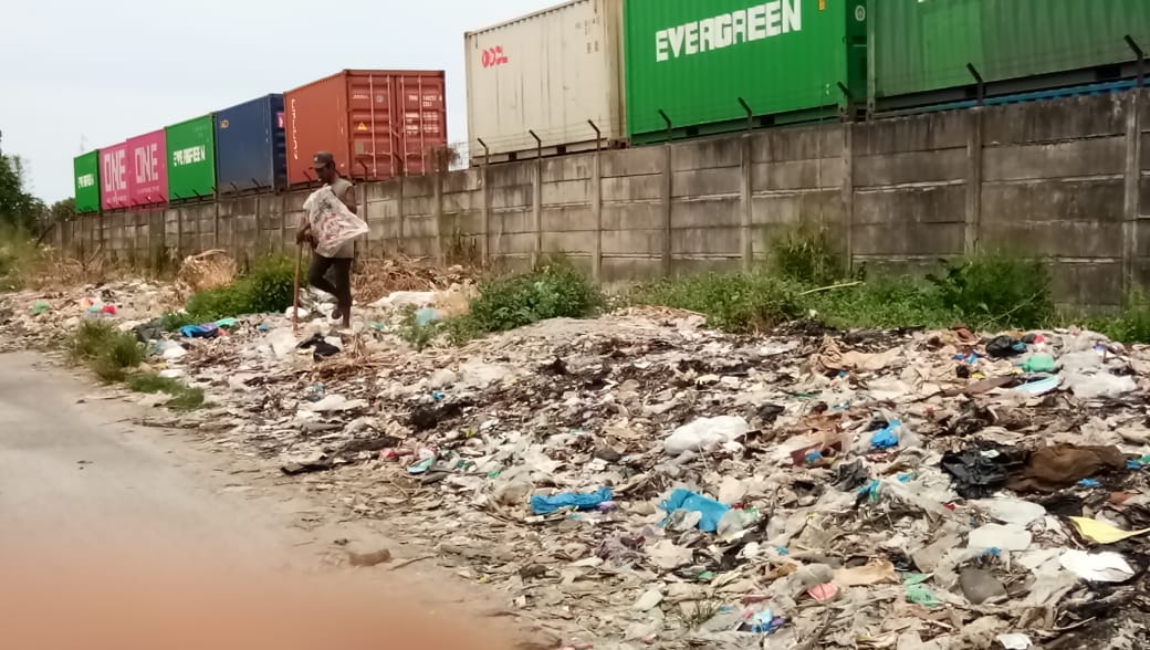 Merusak Pandangan, Tumpukan Sampah di BICT Pelindo 1 Jadi Sumber Rezeki Pemulung