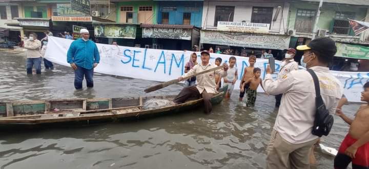 Puluhan Warga Demo Minta Pemerintah Perhatikan Masyarakat Terdampak Pasang Rob