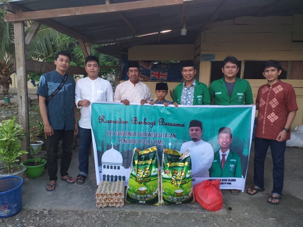 Ramadhan Berbagi Bersama, PP IPMIL Luwu Salurkan Paket Sembako PLT Gubernur Sulsel