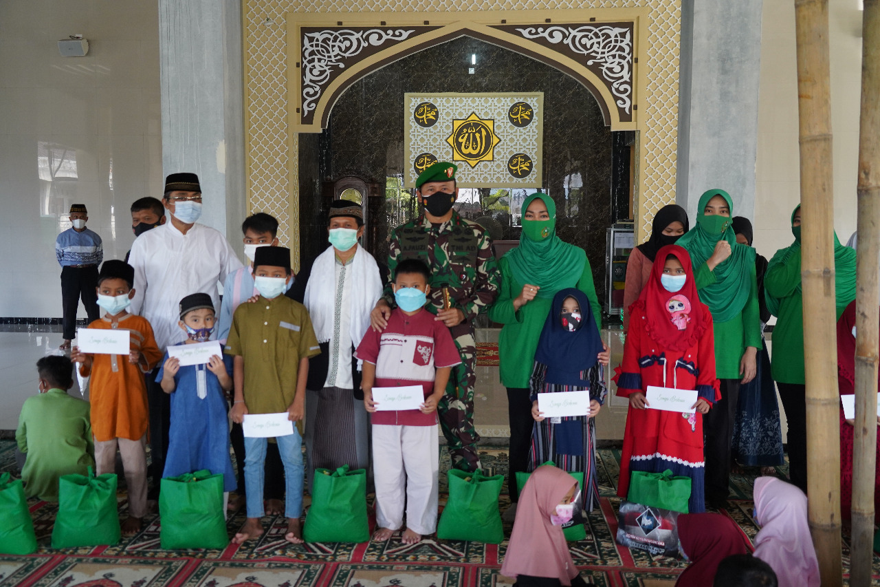 Ramadhan Berkah, Danrem 061/SK Kunjungi Masjid Ataqiyah dan Al-Ikhlas Sambangi Anak-Anak Yatim di Sekitar Loka