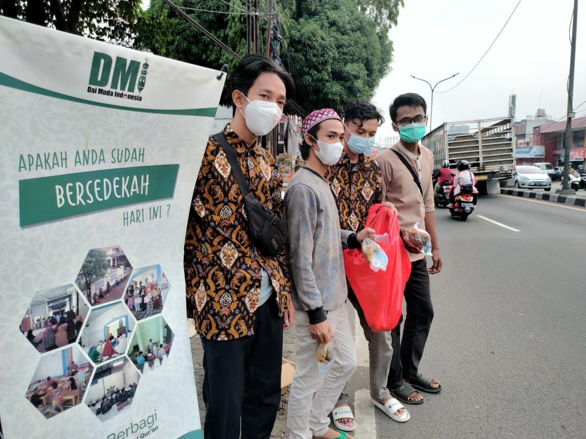 Pesantren Mahasiswa Tangsel Berbagi Buka Puasa