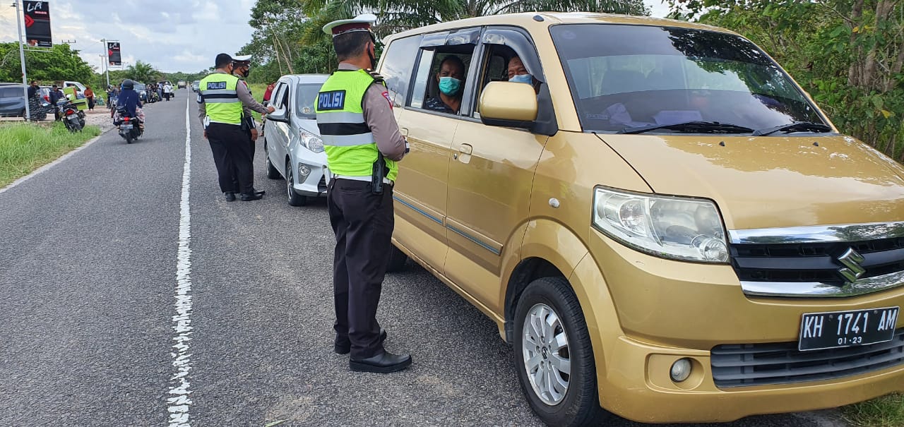 Polsek Baamang Melaksanakan Razia penyekatan jalur Palangkaraya – Ujung Pandaran