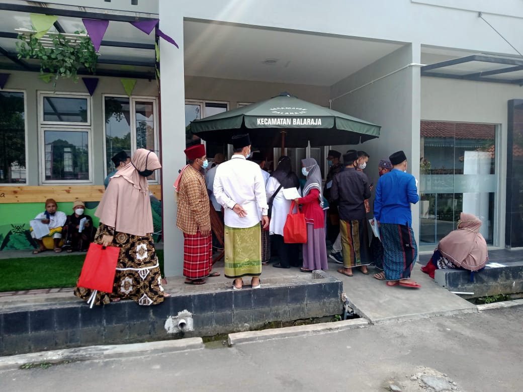 Pendistribusian kartu ATM untuk Guru ngaji se Kabupaten Tangerang pada Ramadhan Kemarin berjalan Tertib