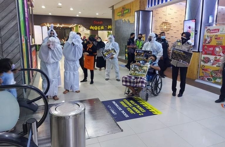 Ada Pocong di Mall Sidoarjo, Ingatkan Warga Patuhi Prokes