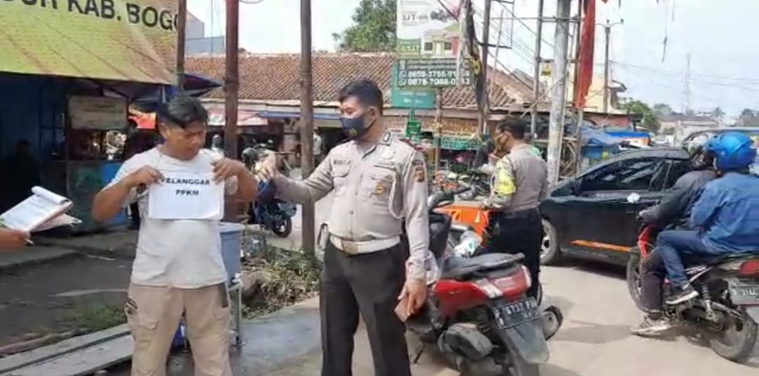 Check Point PPKM Simpang Prumpung Polsek Gunungsindur