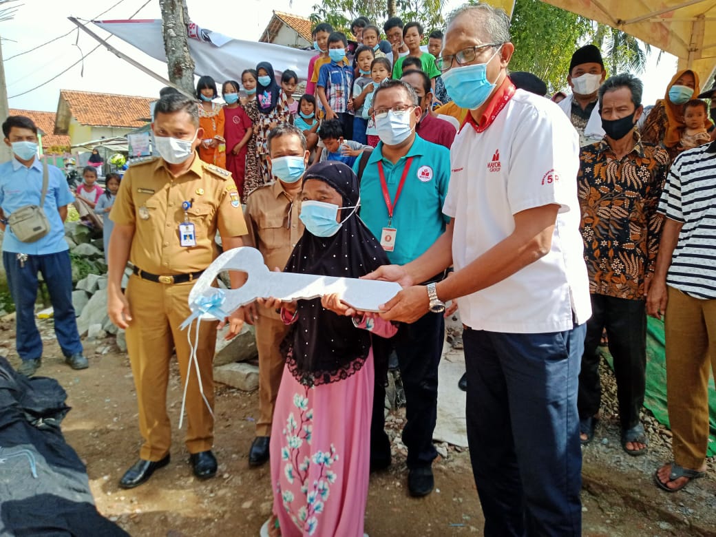 Mayora Group Jayanti Bedah Rumah wmEarga Lewat Progran CSR di Pasirmuncang Jayanti