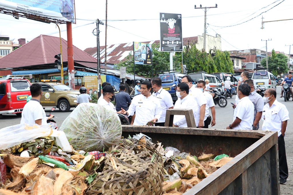 Walikota Siantar Tinjau Tempat Pembuangan Sampah di Pasar Dwikora