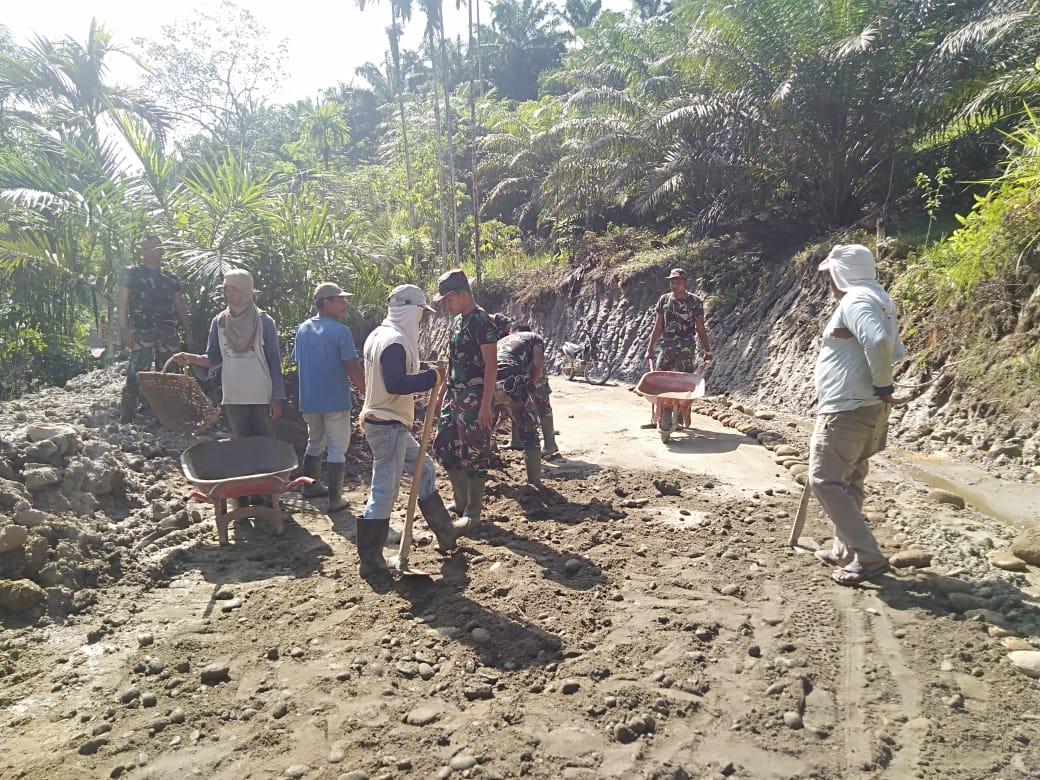 TMMD Kodim 0204/DS Tumbuhkan Budaya Gotong Royong Bersama Warga