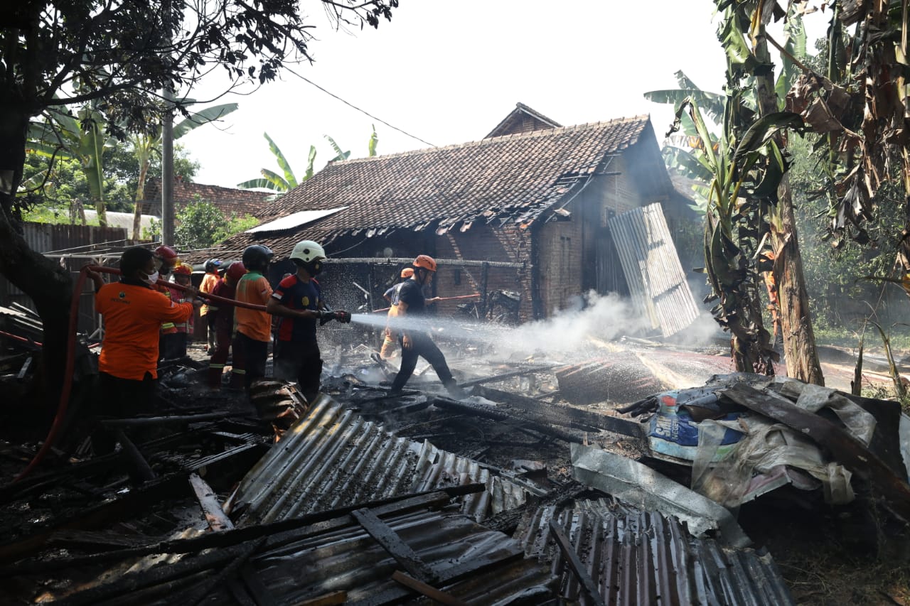 Diduga Lupa Mematikan Api Usai Memasak, Rumah Janda Ini Hangus Terbakar