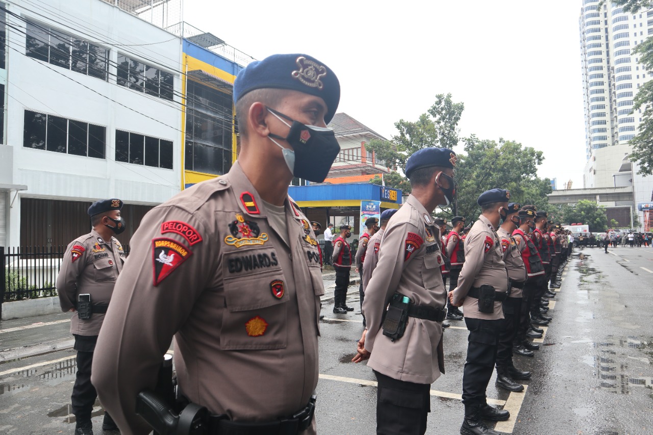 Pemberlakuan PPKM Medan, Brimob Poldasu Ikuti Apel Operasi Kontijensi Aman Nusa II Toba Penanganan Covid-19