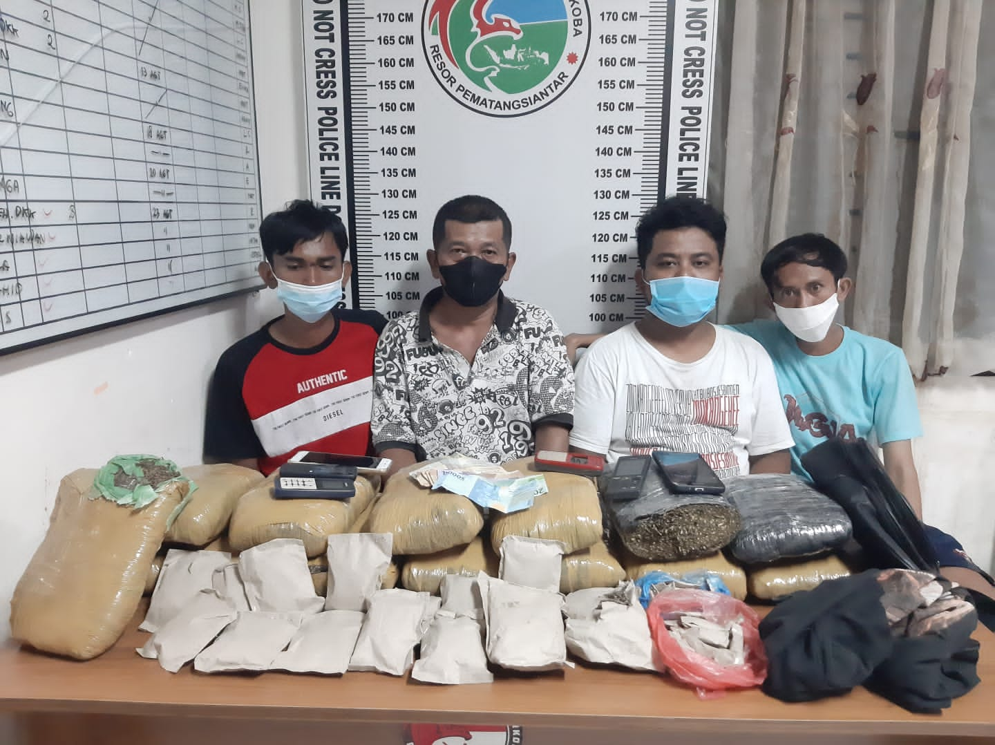 4 Warga Siantar Meringkuk di Sel Polres Siantar karena Simpan Ganja14,5 Kg