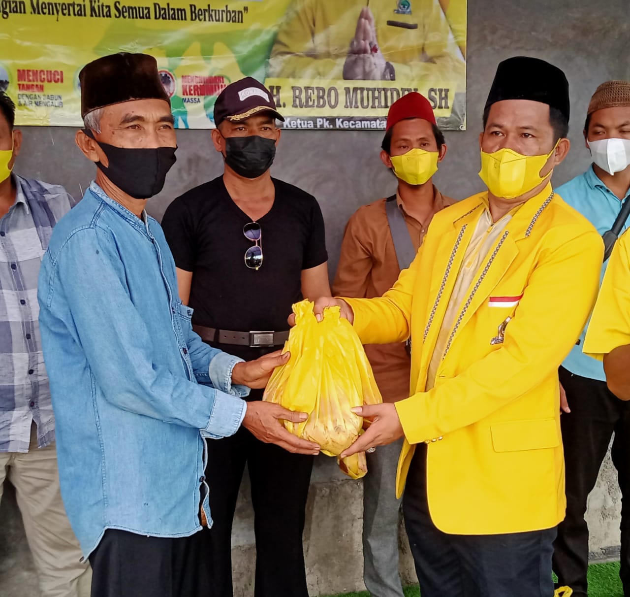 PK Golkar Kecamatan Jayanti gelar pemotongan hewan Qurban berupa 1ekor Sapi dari Ketua DPD Golkar Tangerang