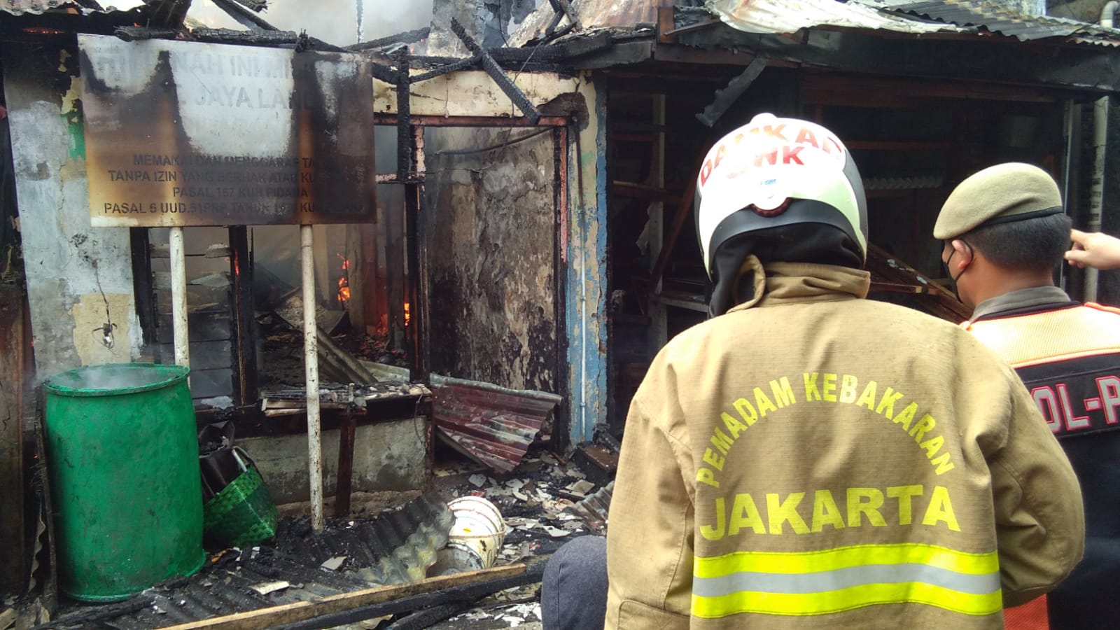 Kebakaran di Karet Tengsin Menganghanguskan Rumah Penduduk dan Beberapa Warung