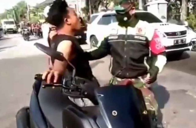 Viral !!! ODGJ Mengamuk di Penyekatan Candi Sidoarjo