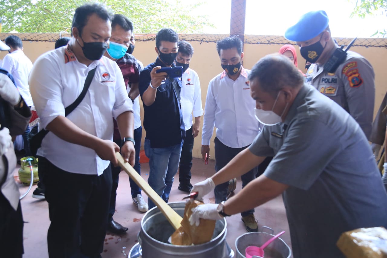 Sekdakab Labuhanbatu Saksikan Pemusnahan Barang Bukti Narkoba