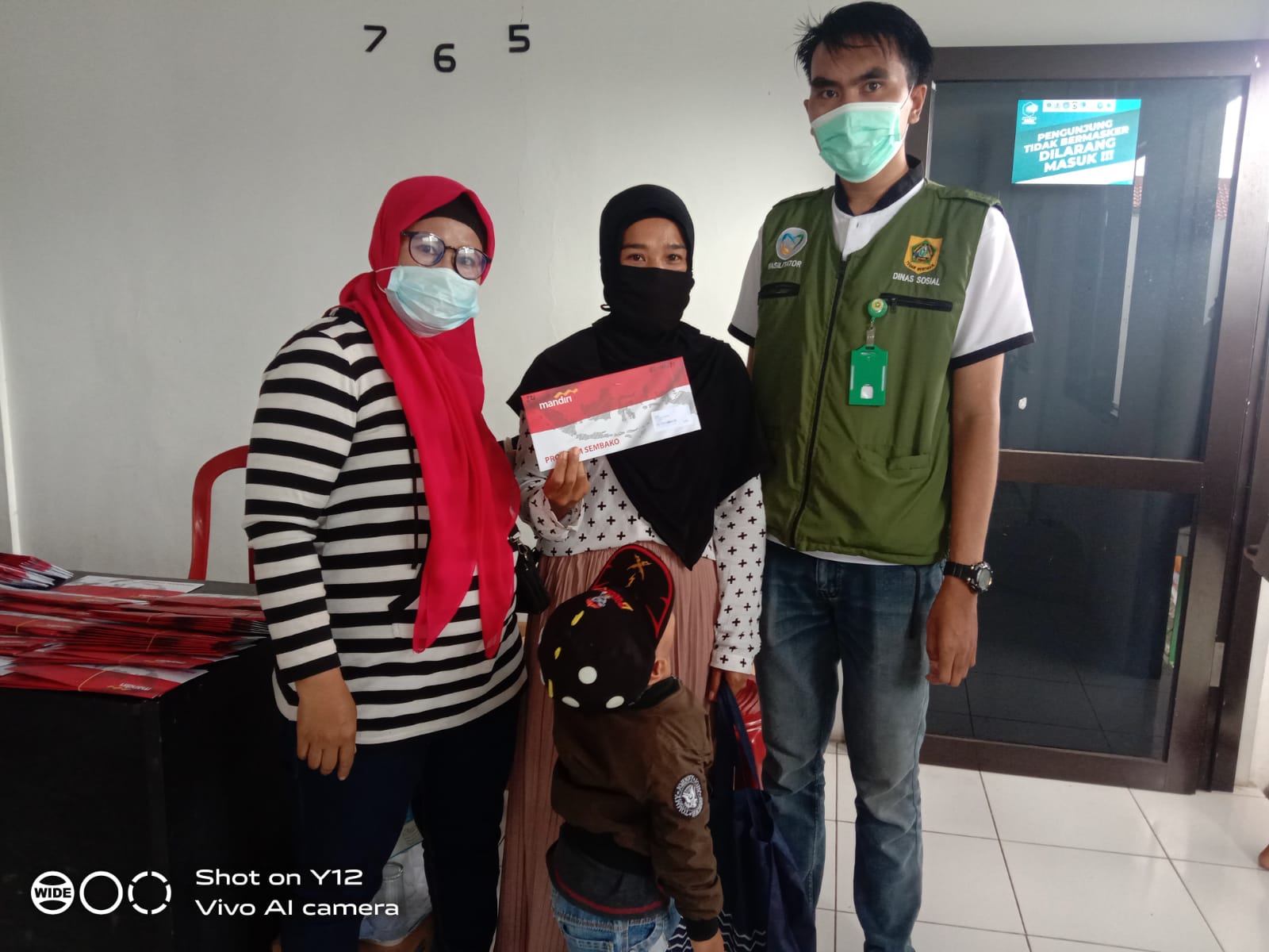 Melalui Fasilitator SLRT, Dinsos dan Bank Mandiri Cabang Warung Jambu Laksanakan Pendistribusian KKS