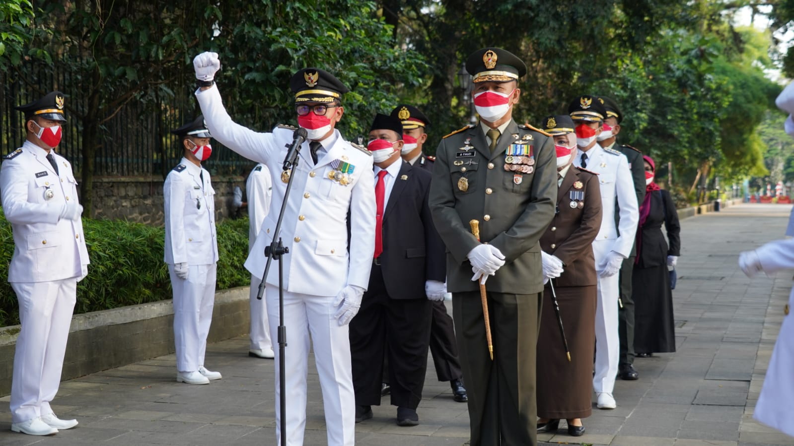 Prosesi Pengibaran Merah Putih Peringati HUT RI ke 76, Danrem 061/SK Pimpinan Langsung Pembacaan Ikrar Kebangs