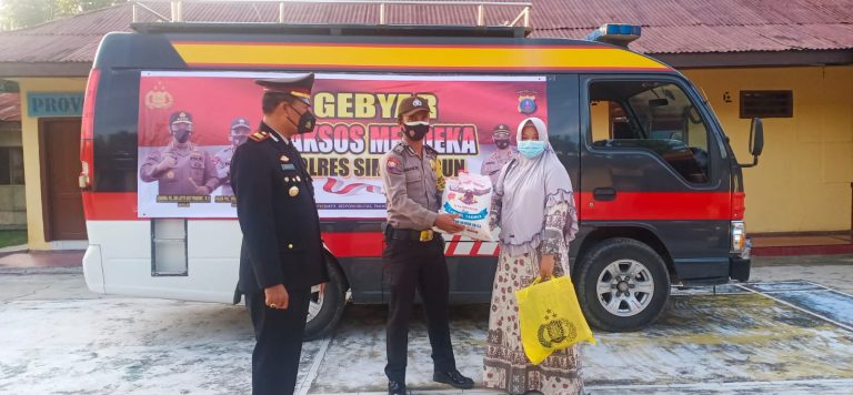 Kapolsek Perdagangan Salurkan Gebyar Bansos Merdeka Kapolda Sumut kepada Warga Isoman